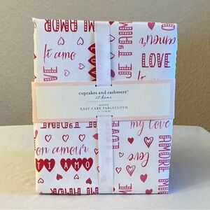 Cupcakes and Cashmere 70” Round Tablecloth with Love Print